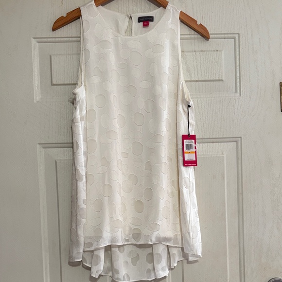 Vince Camuto Tops - Vince Camuto White Circle Pattern Blouse